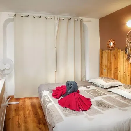 4 Voyageurs-terrasse Apartment *